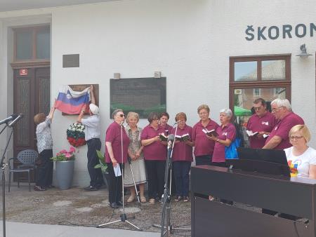 11_Pevci CMePZ Podgradmed odkrtjem spomenika